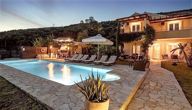 Corfou - Villa en bord de mer avec accès direct à la mer